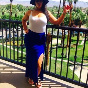 Selling this very sexy maxi skirt unfortunately I’ve gained a few pounds.